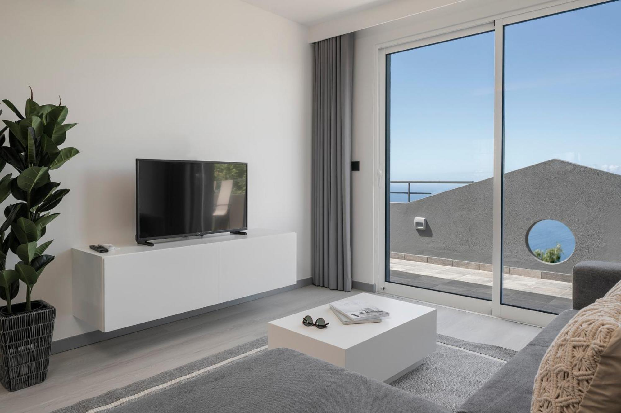 Intelsol Calheta Apartments By An Island Apart Exterior foto